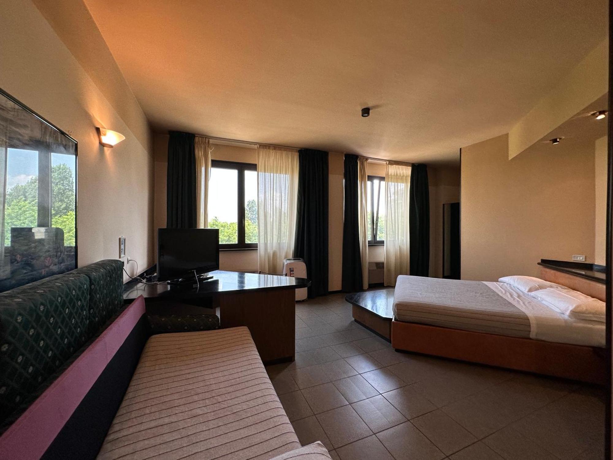 Hotel Griselda Салуццо Экстерьер фото